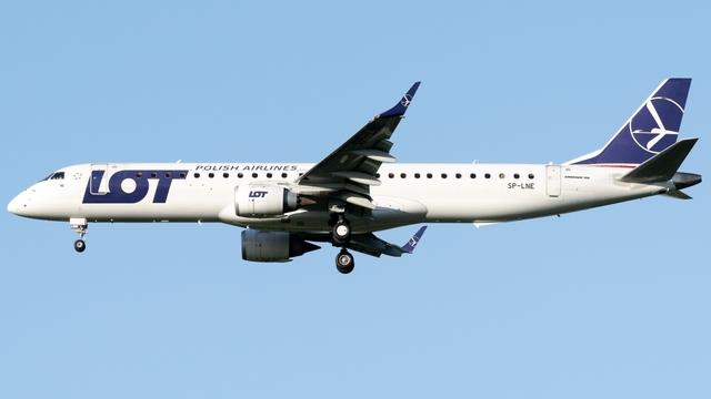 SP-LNE::LOT Polish Airlines